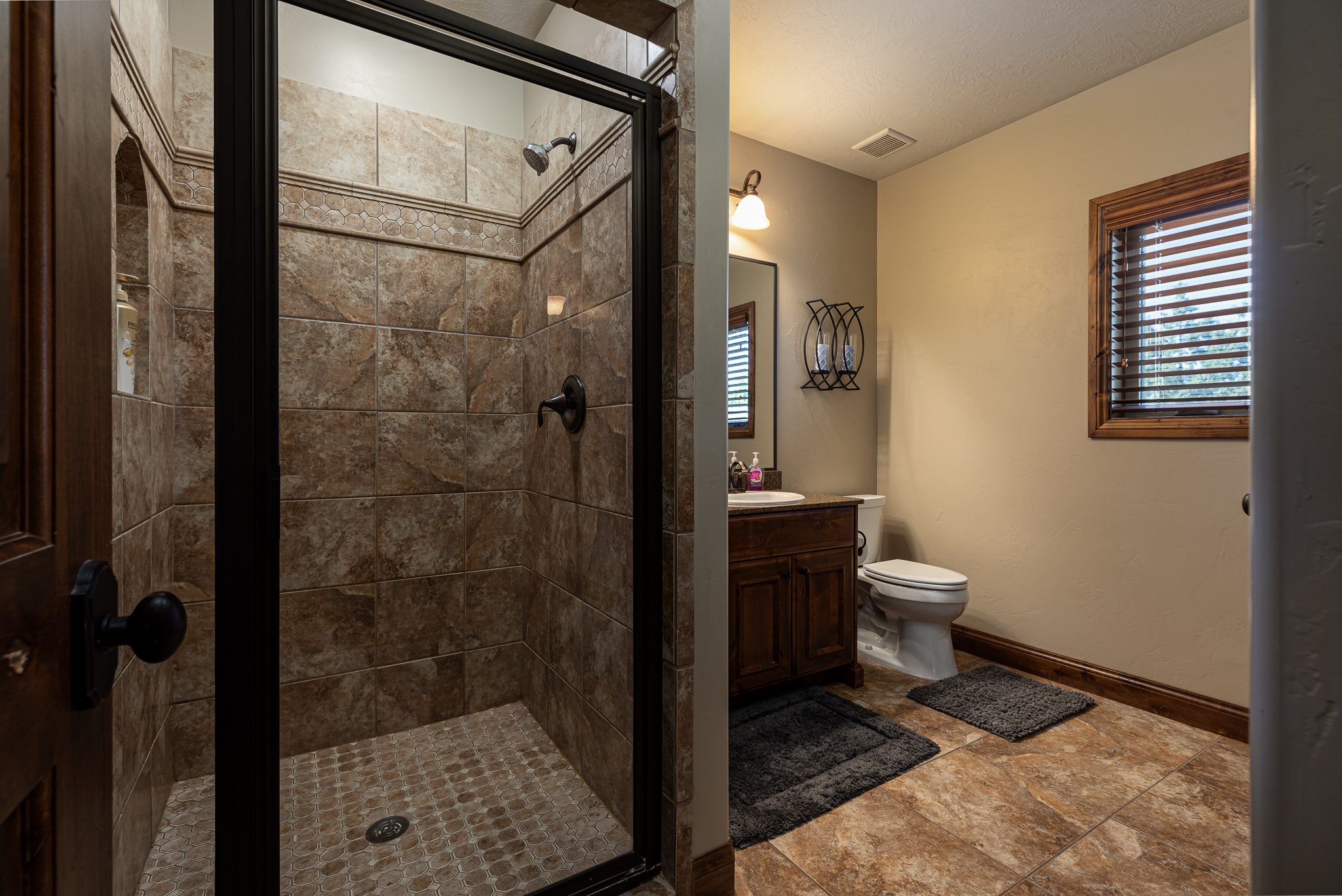 Upstairs Bathroom 4