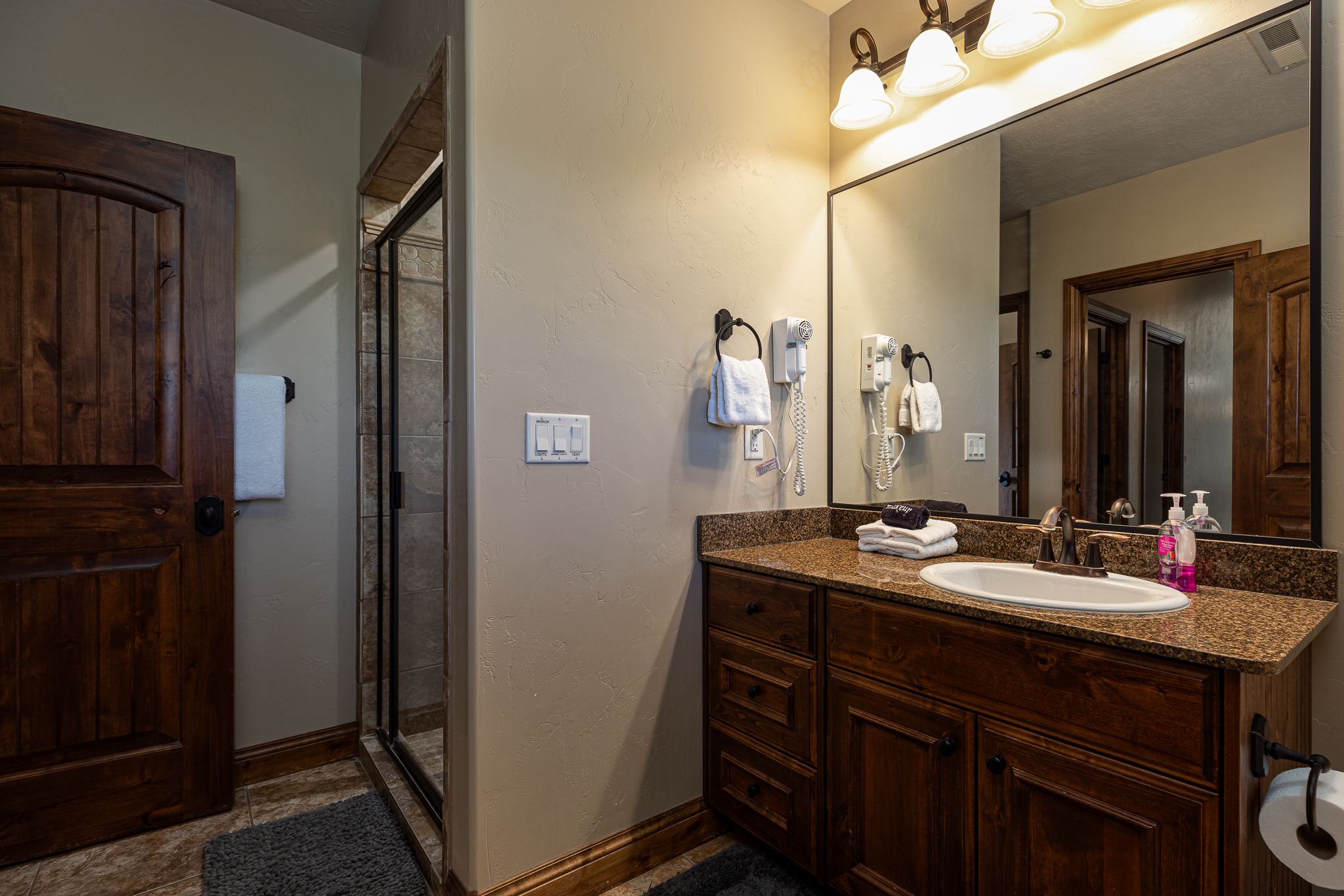 Upstairs Bathroom 4