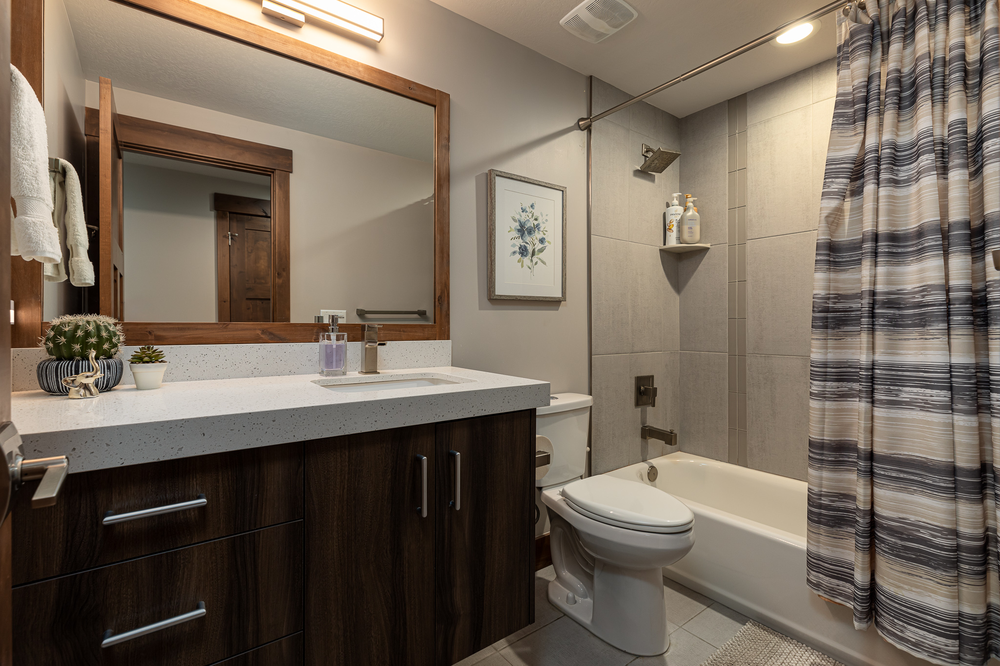 Hall bathroom for Queen and Bunk bedroom