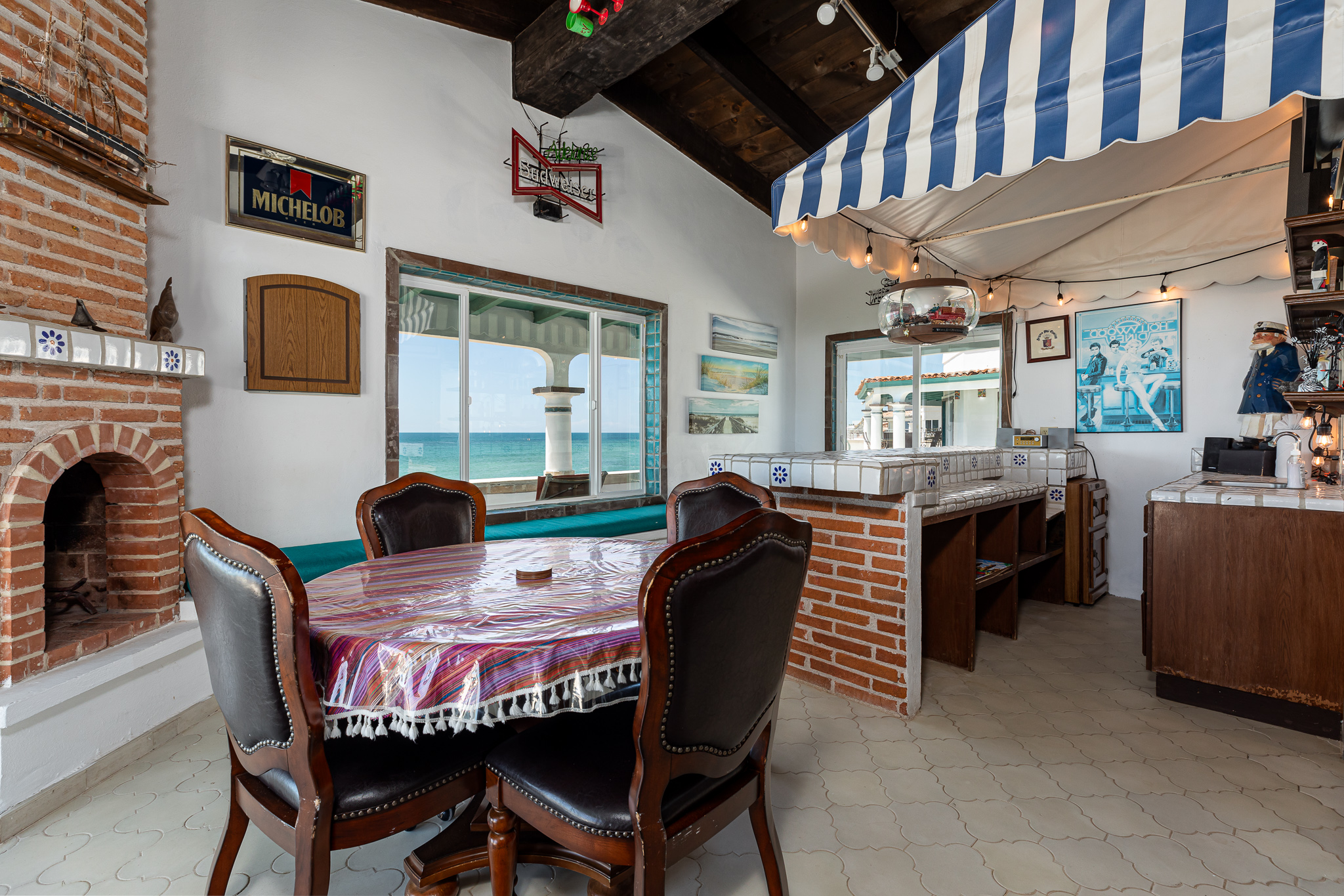 Sunrise House bar area
