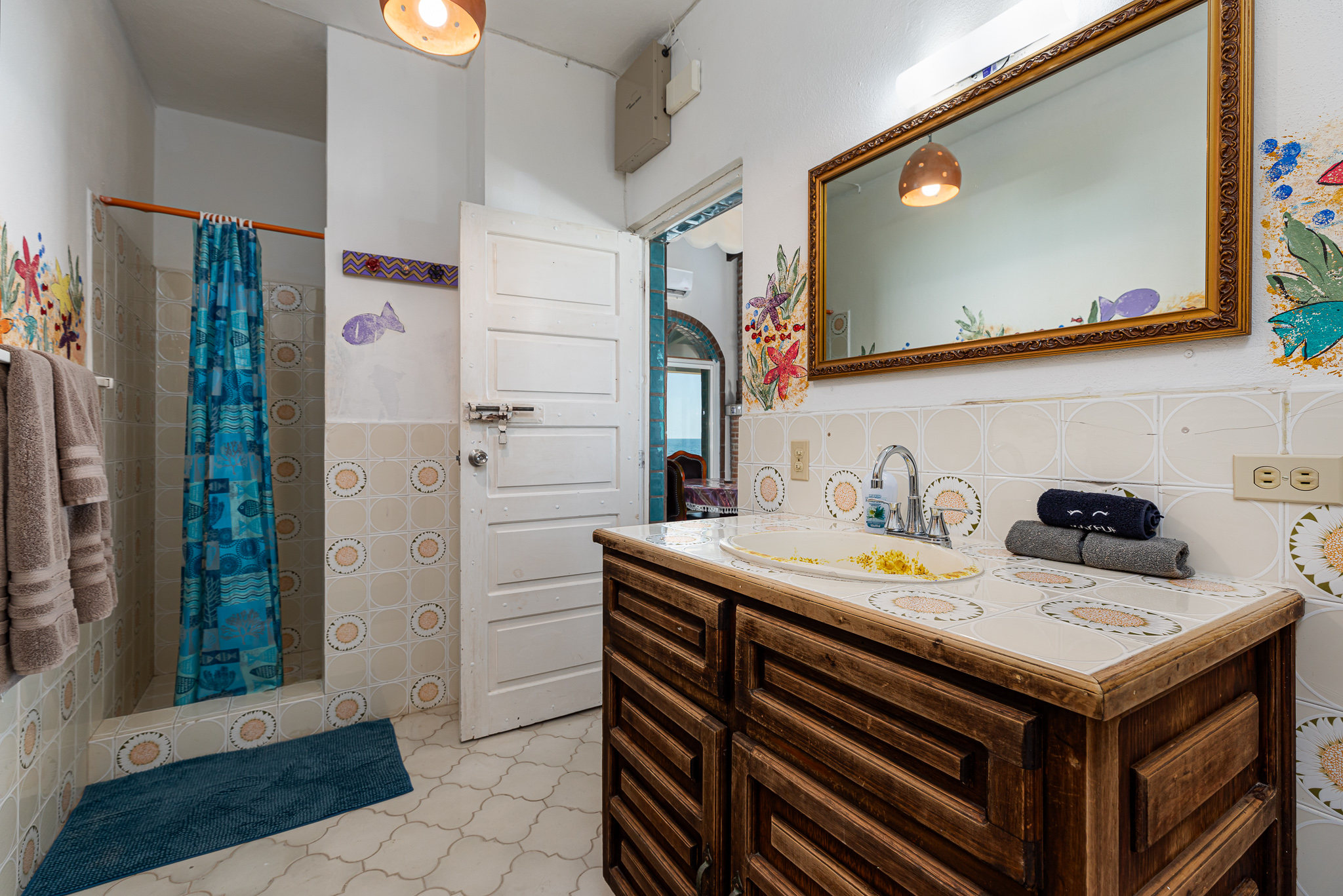 Sunrise House bar area bathroom